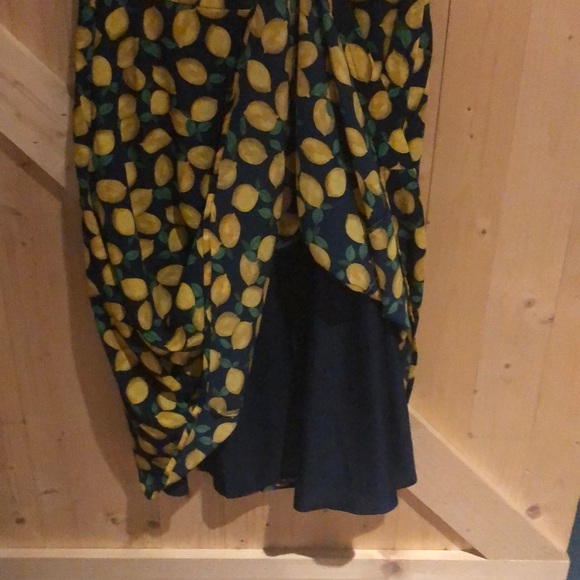 The Limited lemon 🍋 print midi skirt size 6 - Picture 4 of 4